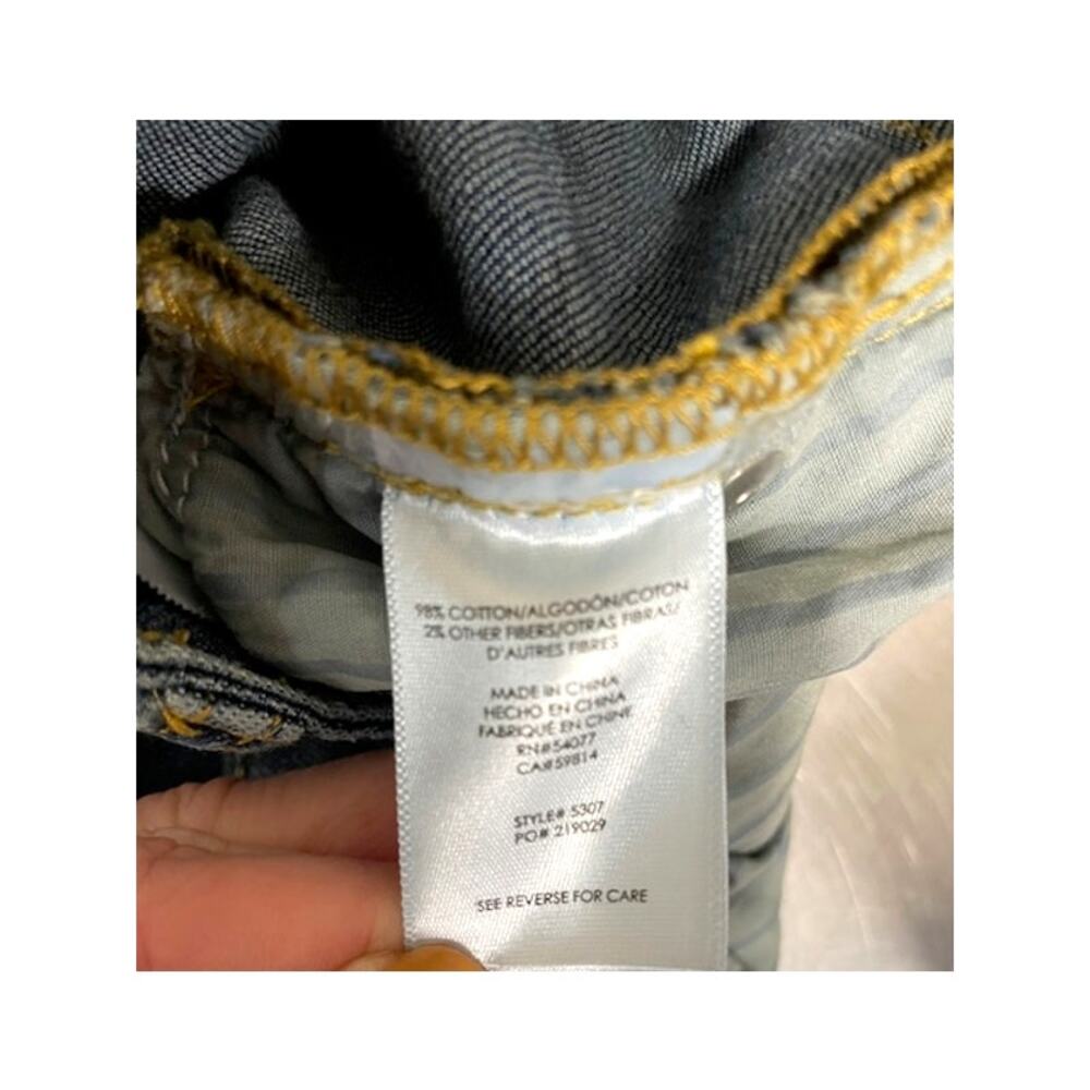 CAbi Women's Medium Wash Kick it Crop Straight leg Raw Hem Sz 6 - Picture 4 of 8